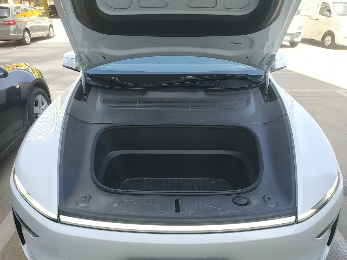 2025 Tesla Model Y BEV 62.5KWH,autocango,china used car exporter,china ev exporter,chinese used car exporter,chinese used ev exporter