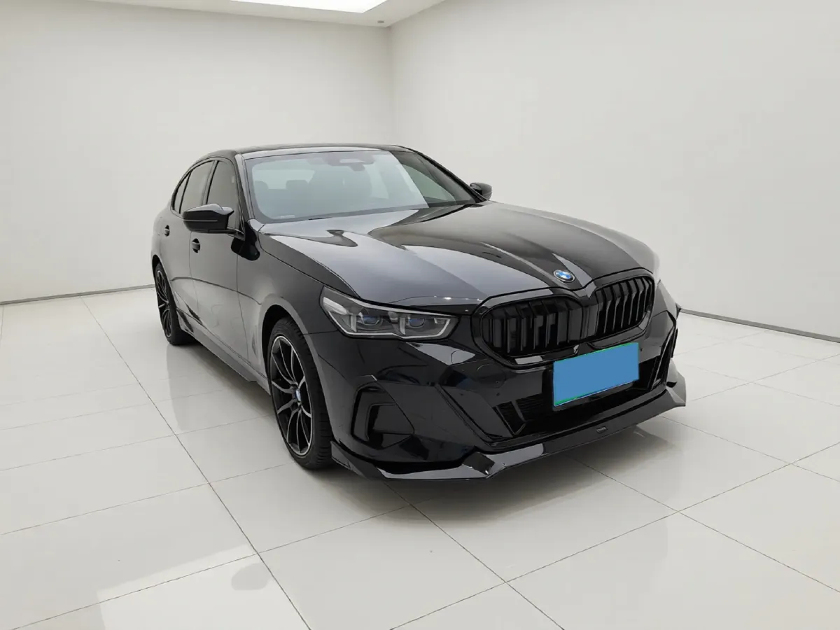 2026 BMW 5 Series 2.0T 258HP L4 8AT,autocango,china used car exporter,china ev exporter,chinese used car exporter,chinese used ev exporter