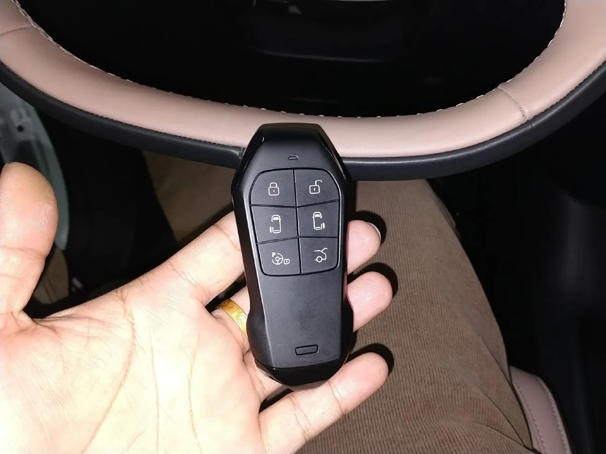 2024 Xpeng X9 BEV 101.5KWH,autocango,china used car exporter,china ev exporter,chinese used car exporter,chinese used ev exporter