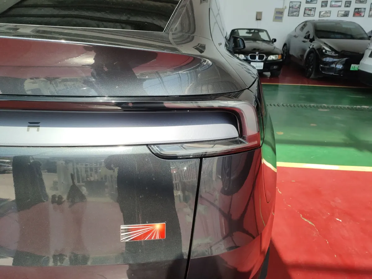2025 Tesla Model Y BEV 62.5KWH,autocango,china used car exporter,china ev exporter,chinese used car exporter,chinese used ev exporter