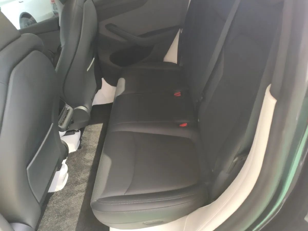 2025 Tesla Model Y BEV 62.5KWH,autocango,china used car exporter,china ev exporter,chinese used car exporter,chinese used ev exporter