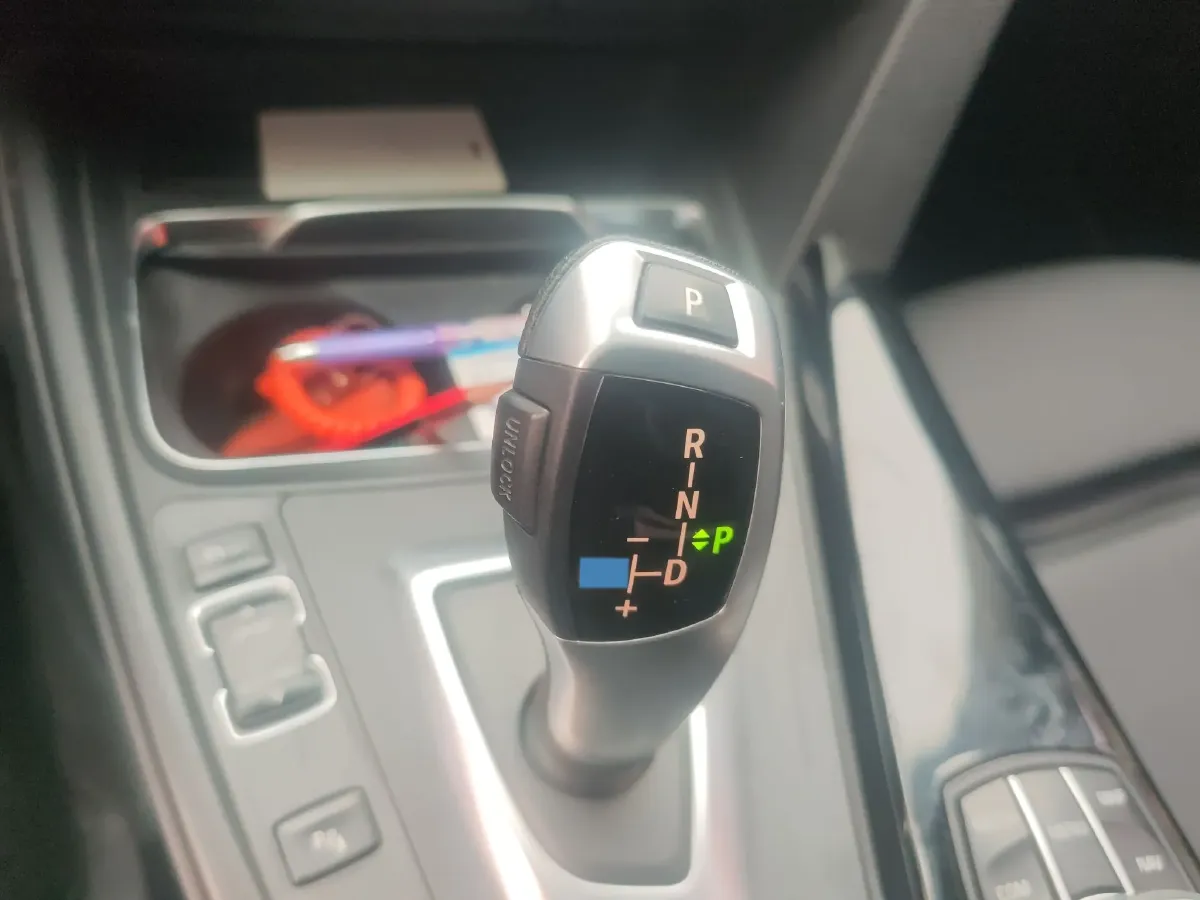 2019 BMW 3 Series 2.0T 184HP L4 8AT,autocango,china used car exporter,china ev exporter,chinese used car exporter,chinese used ev exporter