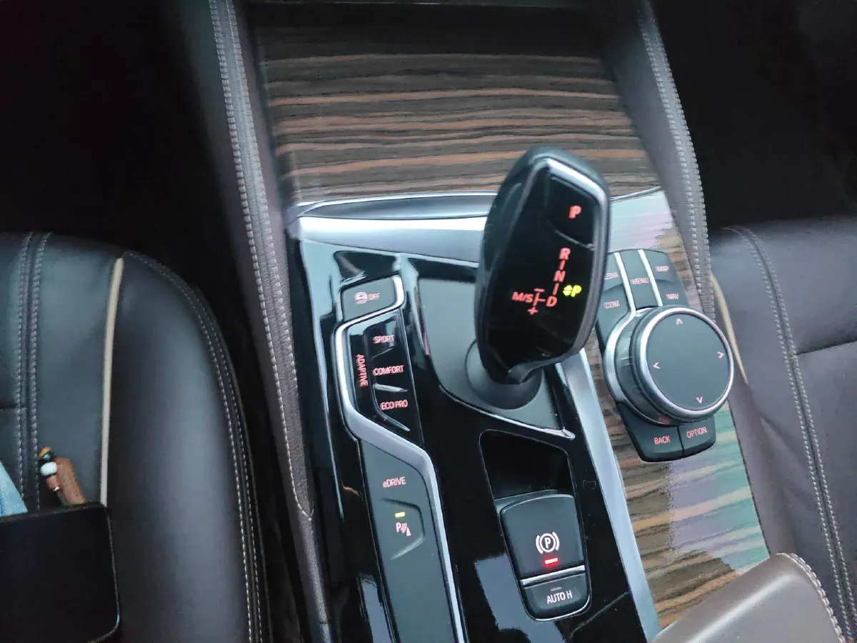 2020 BMW 5 Series 2.0T 184HP L4 8AT PHEV 17.7KWH,autocango,china used car exporter,china ev exporter,chinese used car exporter,chinese used ev exporter