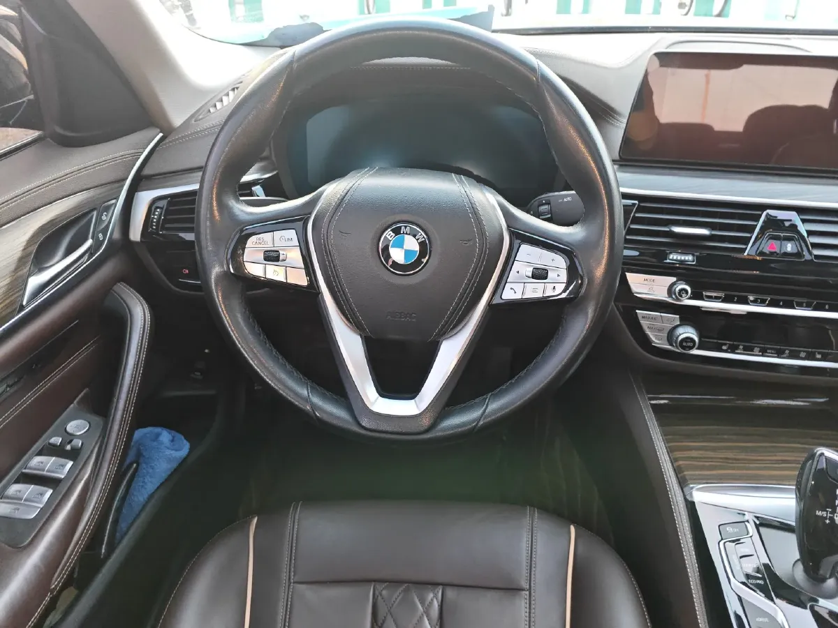 2020 BMW 5 Series 2.0T 184HP L4 8AT PHEV 17.7KWH,autocango,china used car exporter,china ev exporter,chinese used car exporter,chinese used ev exporter