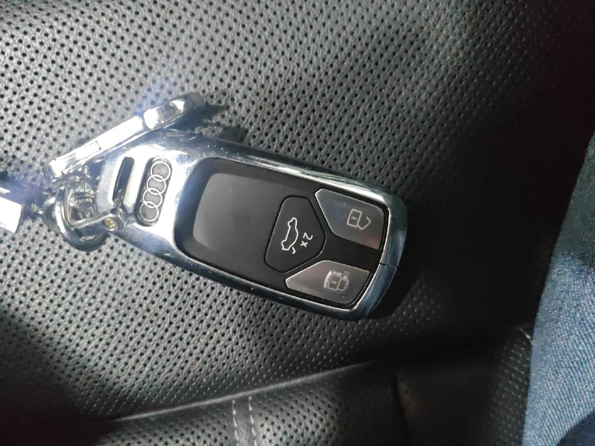 2023 Audi A4L 2.0T 190HP L4 7DCT,autocango,china used car exporter,china ev exporter,chinese used car exporter,chinese used ev exporter