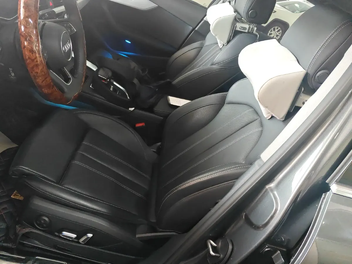 2023 Audi A4L 2.0T 190HP L4 7DCT,autocango,china used car exporter,china ev exporter,chinese used car exporter,chinese used ev exporter