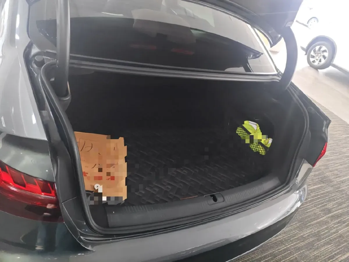 2023 Audi A4L 2.0T 190HP L4 7DCT,autocango,china used car exporter,china ev exporter,chinese used car exporter,chinese used ev exporter