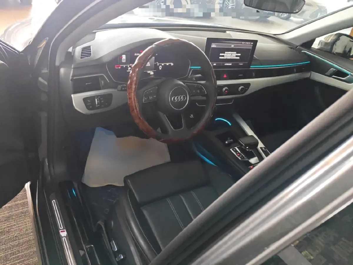 2023 Audi A4L 2.0T 190HP L4 7DCT,autocango,china used car exporter,china ev exporter,chinese used car exporter,chinese used ev exporter