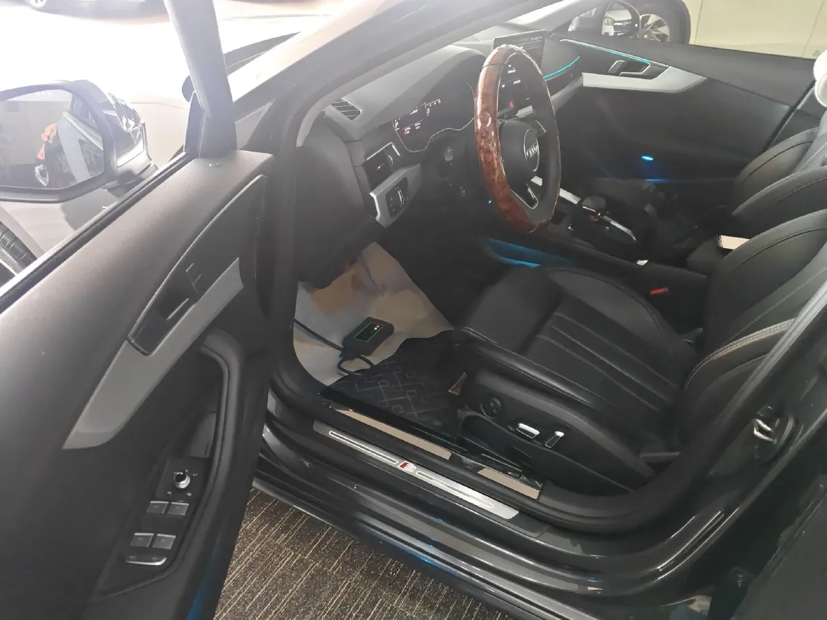 2023 Audi A4L 2.0T 190HP L4 7DCT,autocango,china used car exporter,china ev exporter,chinese used car exporter,chinese used ev exporter