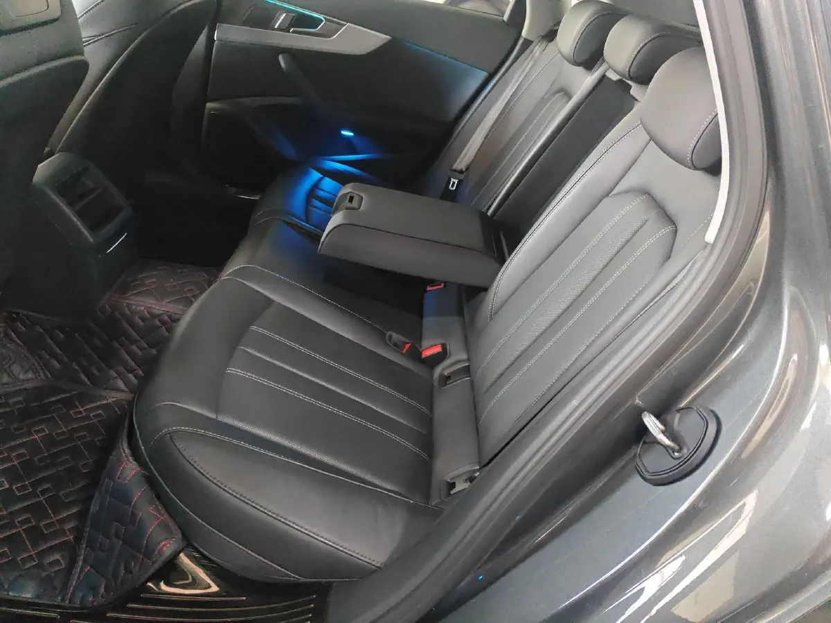 2023 Audi A4L 2.0T 190HP L4 7DCT,autocango,china used car exporter,china ev exporter,chinese used car exporter,chinese used ev exporter