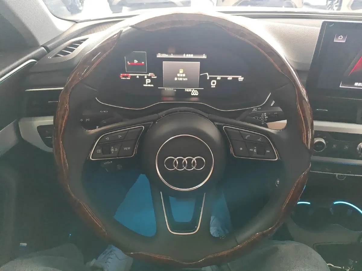 2023 Audi A4L 2.0T 190HP L4 7DCT,autocango,china used car exporter,china ev exporter,chinese used car exporter,chinese used ev exporter