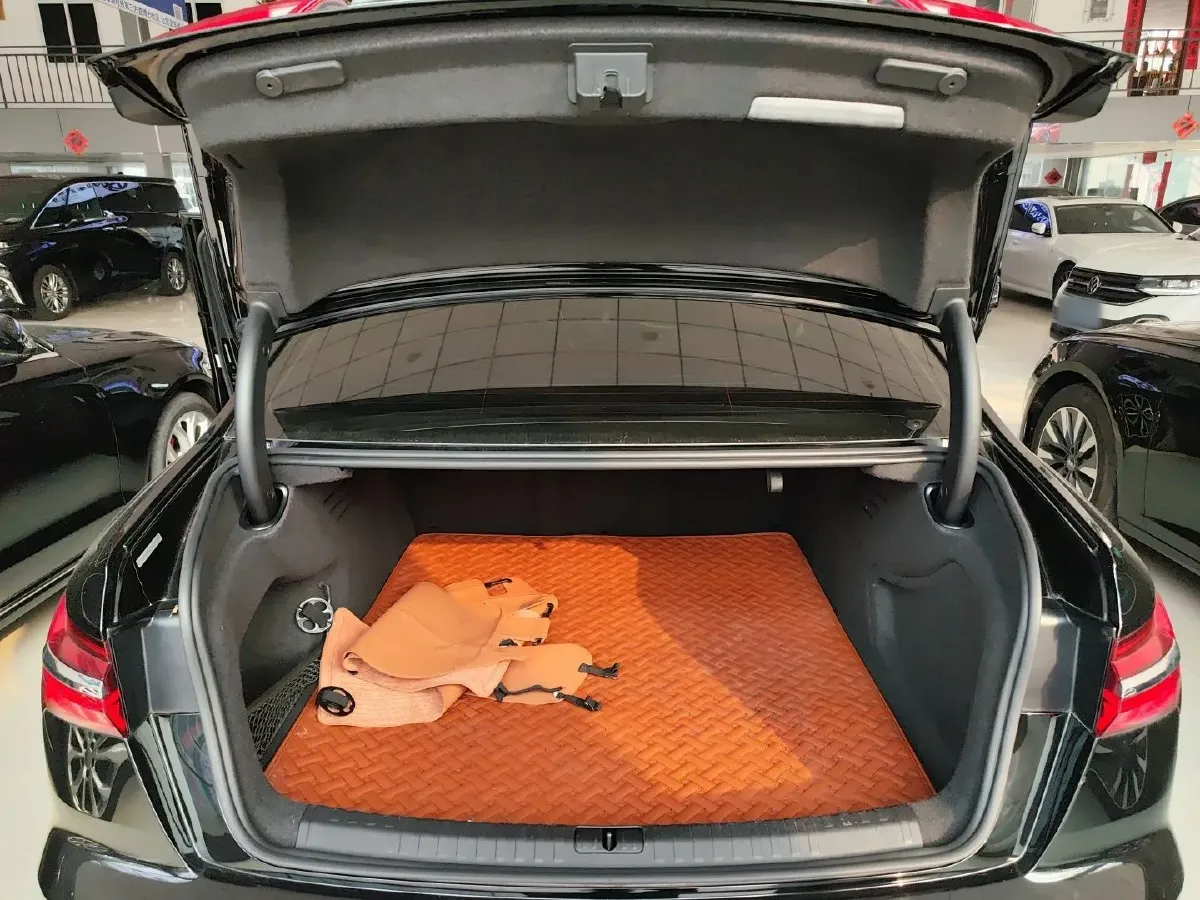 2022 Audi A6L 2.0T 190HP L4 7DCT,autocango,china used car exporter,china ev exporter,chinese used car exporter,chinese used ev exporter