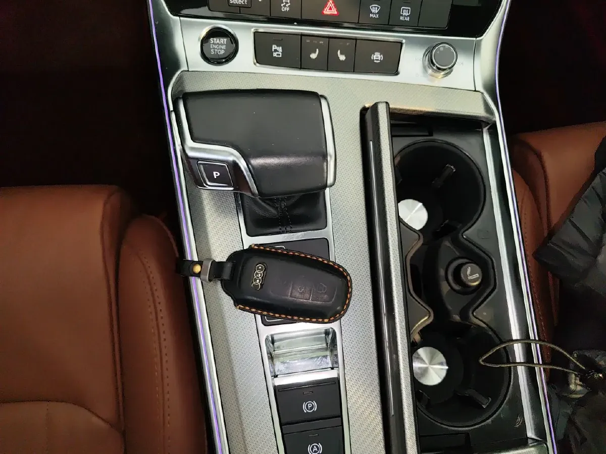 2022 Audi A6L 2.0T 190HP L4 7DCT,autocango,china used car exporter,china ev exporter,chinese used car exporter,chinese used ev exporter