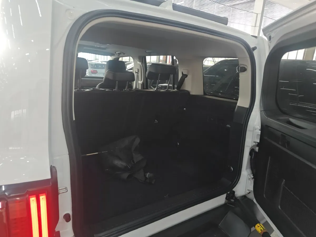 2024 Tank 300 2.0T 227HP L4 8AT,autocango,china used car exporter,china ev exporter,chinese used car exporter,chinese used ev exporter