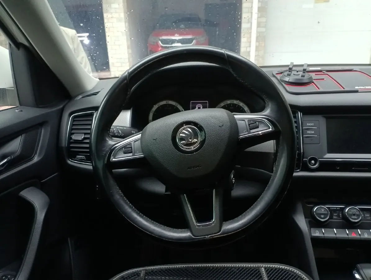 2017 Skoda Kodiak 1.8T 180HP L4 7DCT,autocango,china used car exporter,china ev exporter,chinese used car exporter,chinese used ev exporter