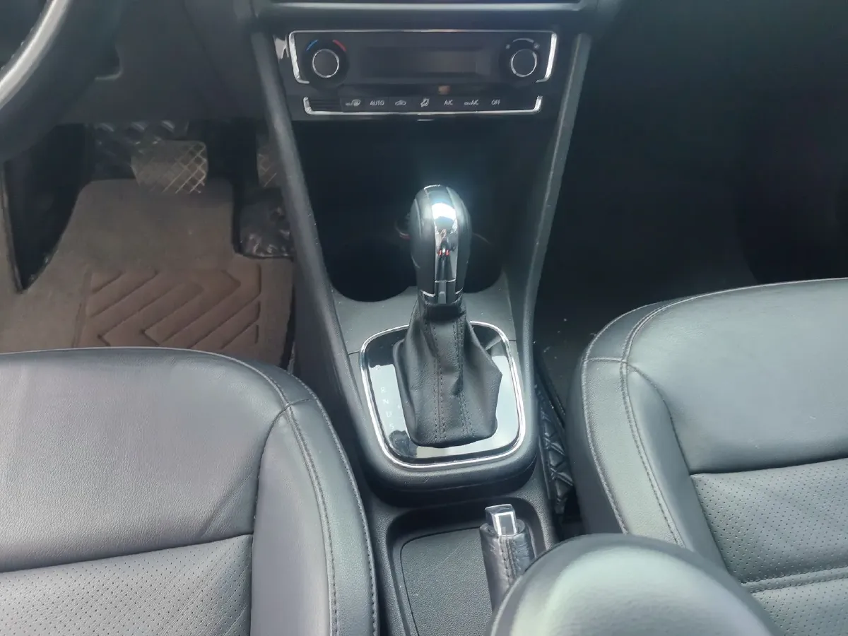 2014 Volkswagen Polo 1.6L 110HP L4 6AT,autocango,china used car exporter,china ev exporter,chinese used car exporter,chinese used ev exporter