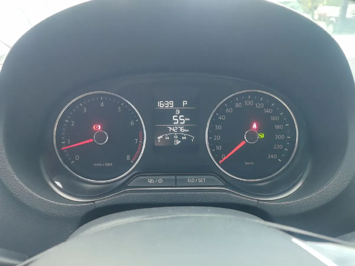 2014 Volkswagen Polo 1.6L 110HP L4 6AT,autocango,china used car exporter,china ev exporter,chinese used car exporter,chinese used ev exporter