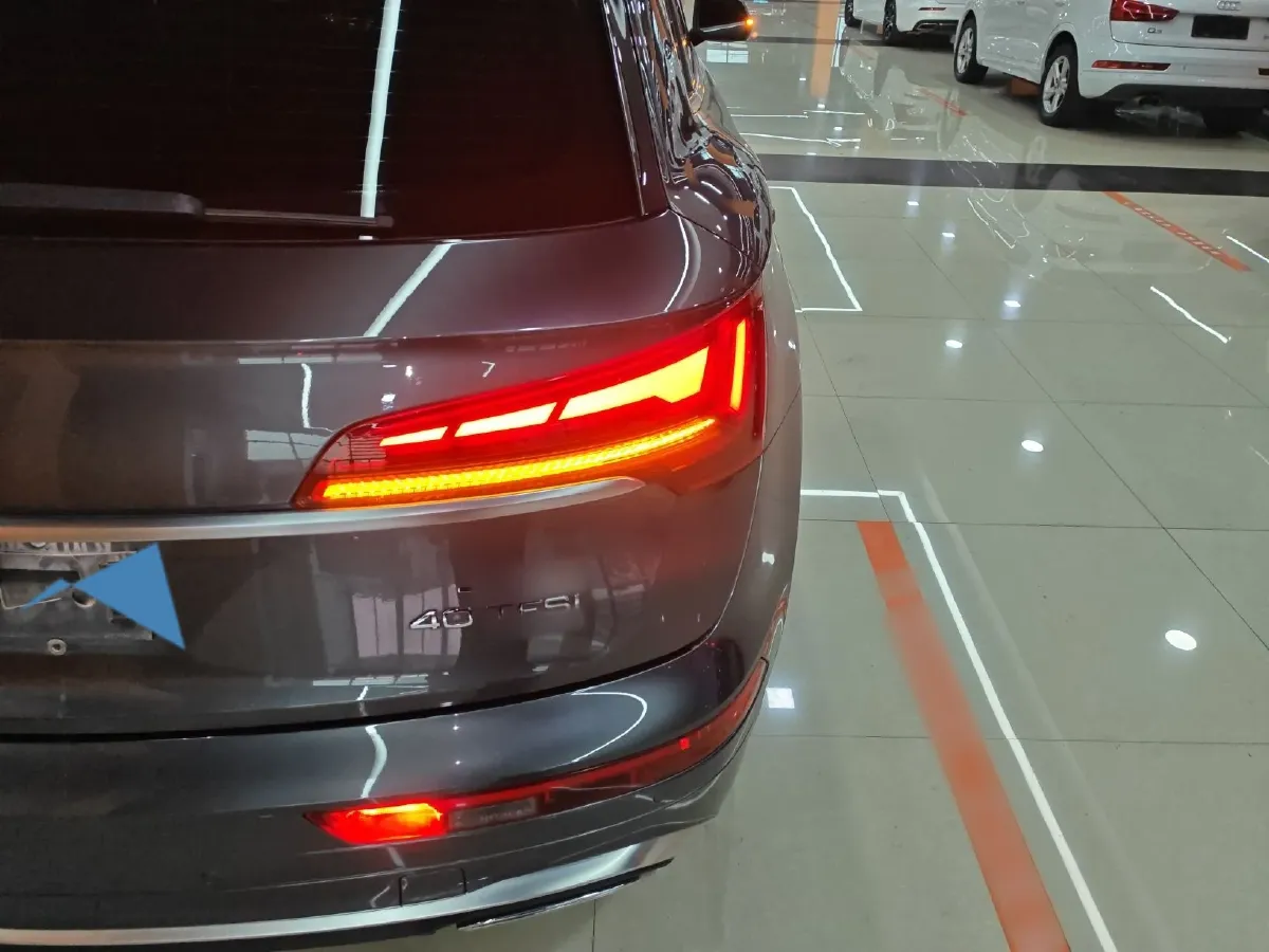 2021 Audi Q5L 2.0T 190HP L4 7DCT,autocango,china used car exporter,china ev exporter,chinese used car exporter,chinese used ev exporter