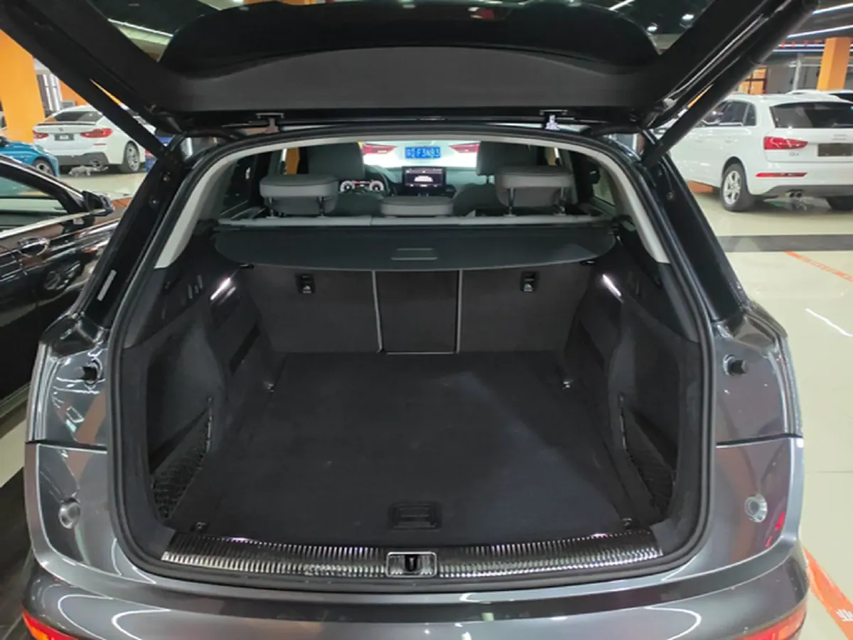 2021 Audi Q5L 2.0T 190HP L4 7DCT,autocango,china used car exporter,china ev exporter,chinese used car exporter,chinese used ev exporter