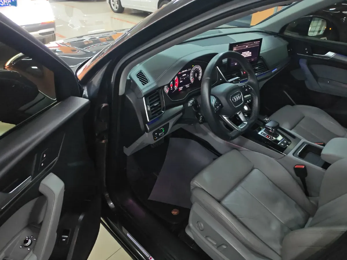 2021 Audi Q5L 2.0T 190HP L4 7DCT,autocango,china used car exporter,china ev exporter,chinese used car exporter,chinese used ev exporter