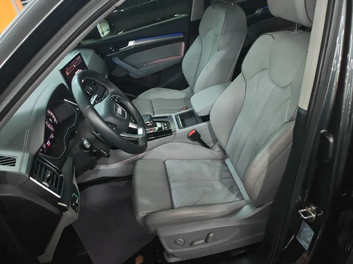 2021 Audi Q5L 2.0T 190HP L4 7DCT,autocango,china used car exporter,china ev exporter,chinese used car exporter,chinese used ev exporter