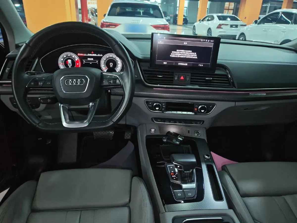 2021 Audi Q5L 2.0T 190HP L4 7DCT,autocango,china used car exporter,china ev exporter,chinese used car exporter,chinese used ev exporter