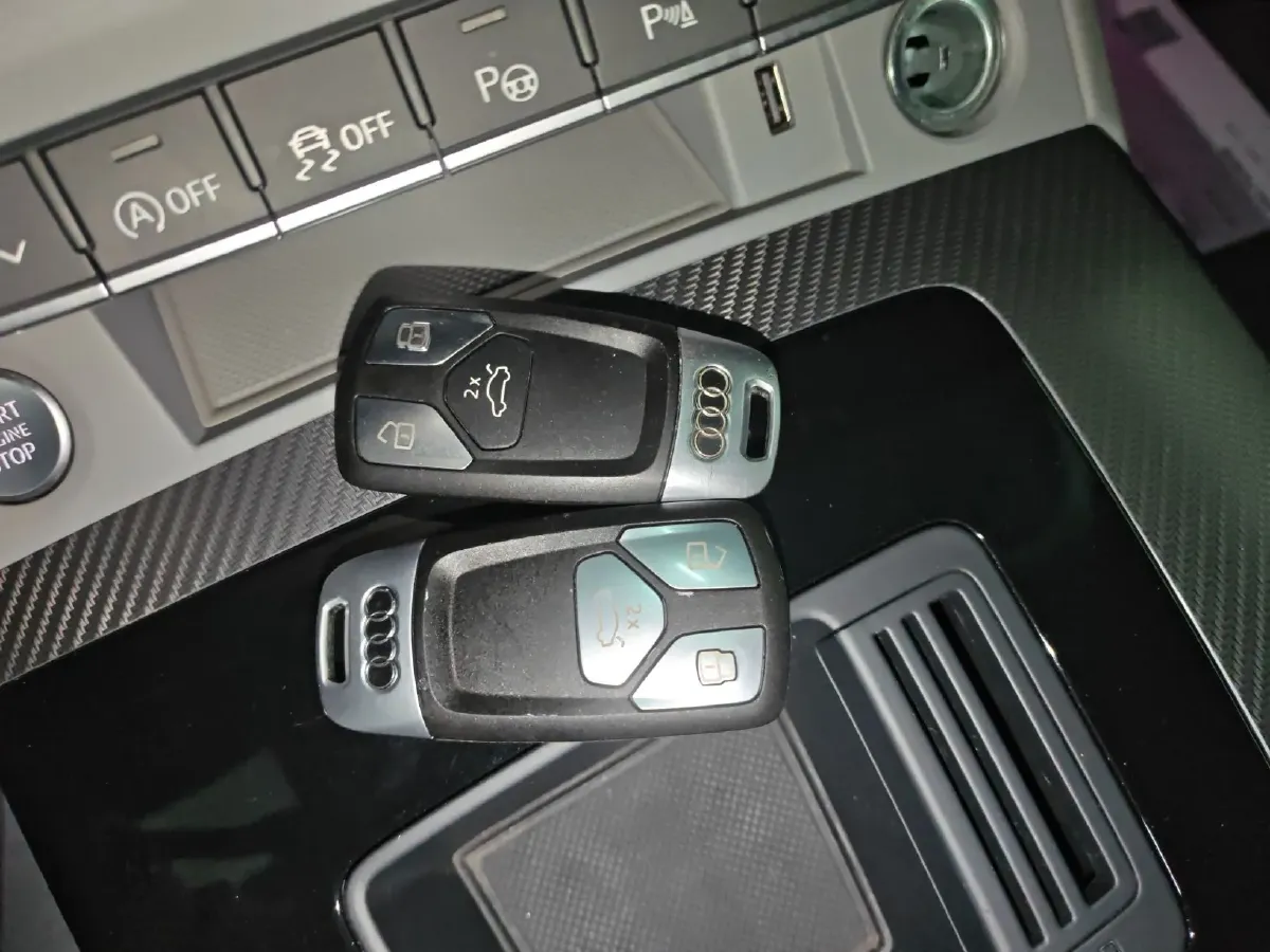 2021 Audi Q5L 2.0T 190HP L4 7DCT,autocango,china used car exporter,china ev exporter,chinese used car exporter,chinese used ev exporter