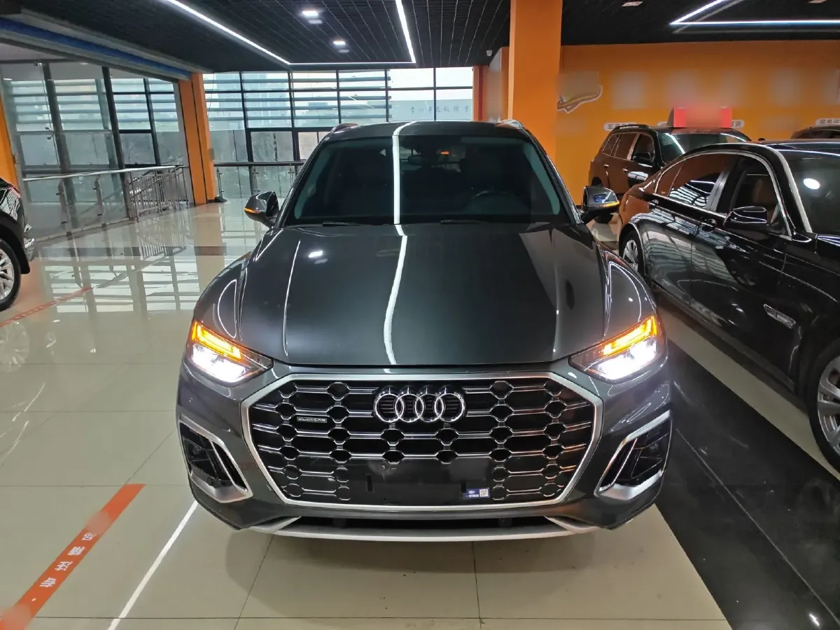 2021 Audi Q5L 2.0T 190HP L4 7DCT,autocango,china used car exporter,china ev exporter,chinese used car exporter,chinese used ev exporter