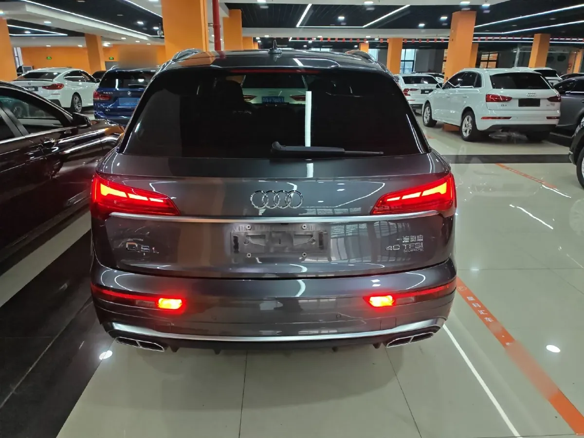 2021 Audi Q5L 2.0T 190HP L4 7DCT,autocango,china used car exporter,china ev exporter,chinese used car exporter,chinese used ev exporter
