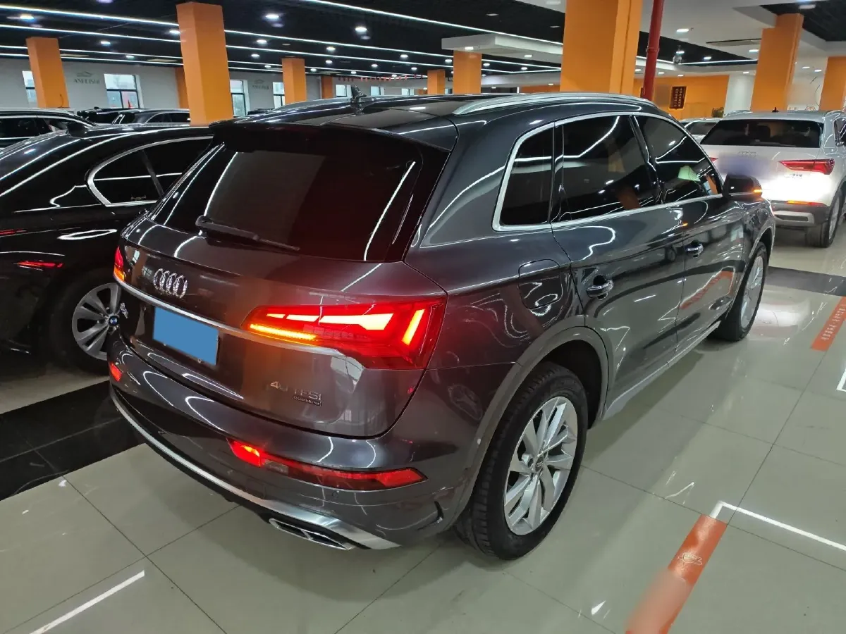 2021 Audi Q5L 2.0T 190HP L4 7DCT,autocango,china used car exporter,china ev exporter,chinese used car exporter,chinese used ev exporter