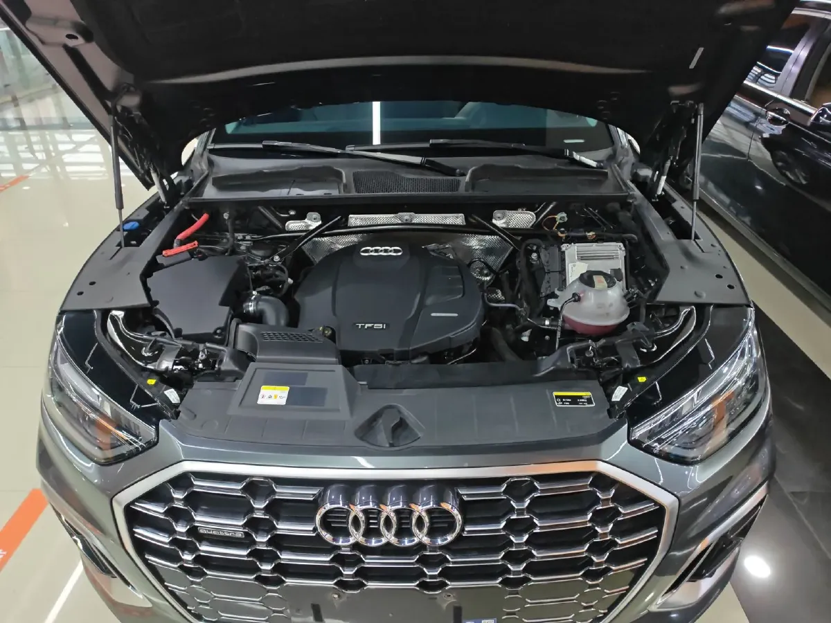 2021 Audi Q5L 2.0T 190HP L4 7DCT,autocango,china used car exporter,china ev exporter,chinese used car exporter,chinese used ev exporter