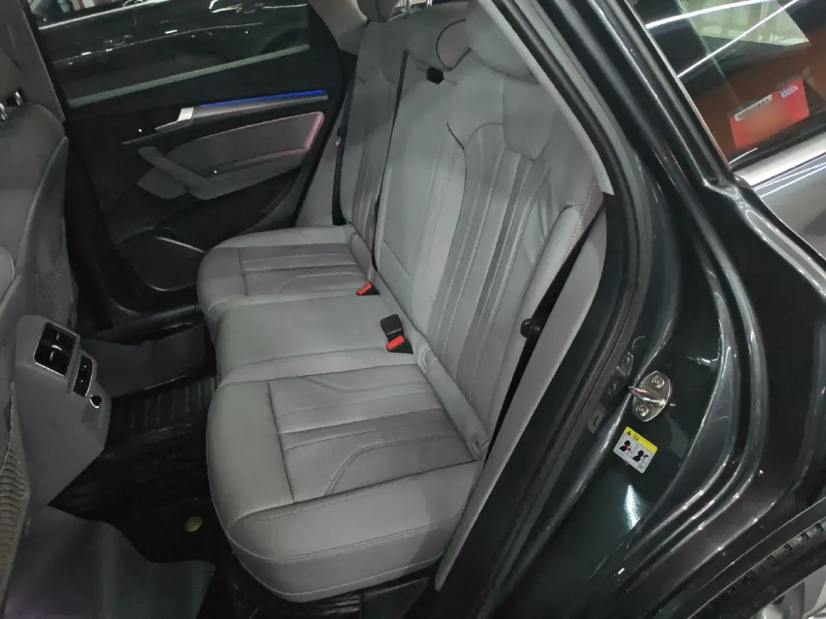 2021 Audi Q5L 2.0T 190HP L4 7DCT,autocango,china used car exporter,china ev exporter,chinese used car exporter,chinese used ev exporter