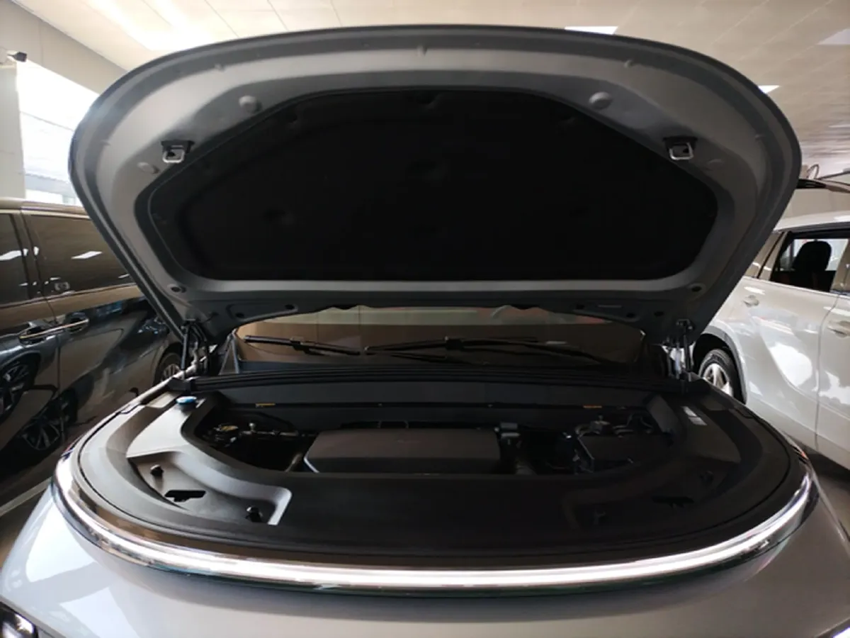 2023 Li L8 Range Extended 154HP REEV 40.9KWH,autocango,china used car exporter,china ev exporter,chinese used car exporter,chinese used ev exporter