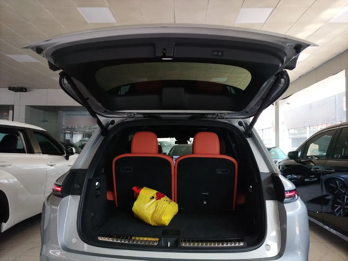 2023 Li L8 Range Extended 154HP REEV 40.9KWH,autocango,china used car exporter,china ev exporter,chinese used car exporter,chinese used ev exporter