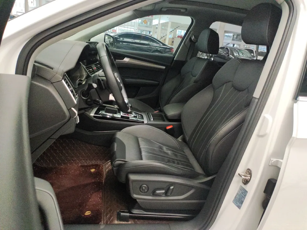 2022 Audi Q5L 2.0T 190HP L4 7DCT,autocango,china used car exporter,china ev exporter,chinese used car exporter,chinese used ev exporter