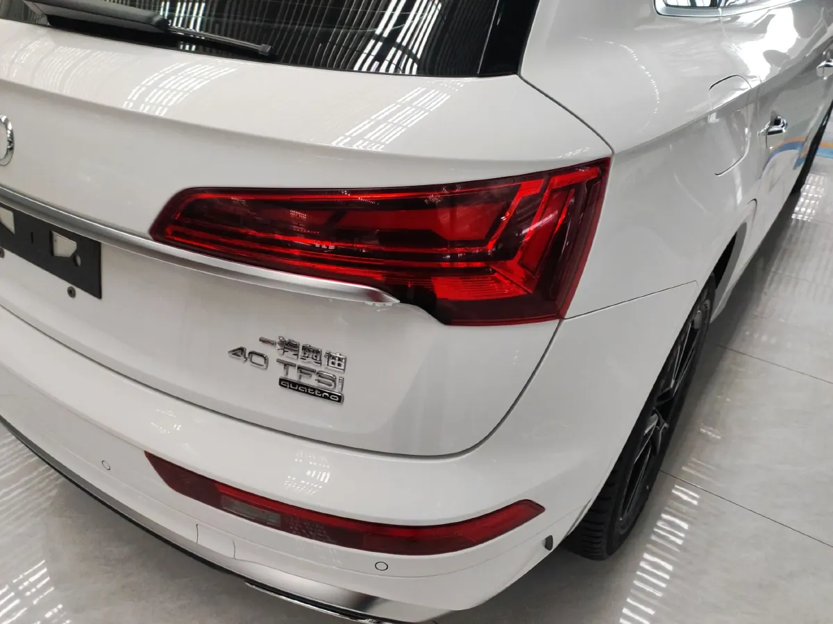 2022 Audi Q5L 2.0T 190HP L4 7DCT,autocango,china used car exporter,china ev exporter,chinese used car exporter,chinese used ev exporter