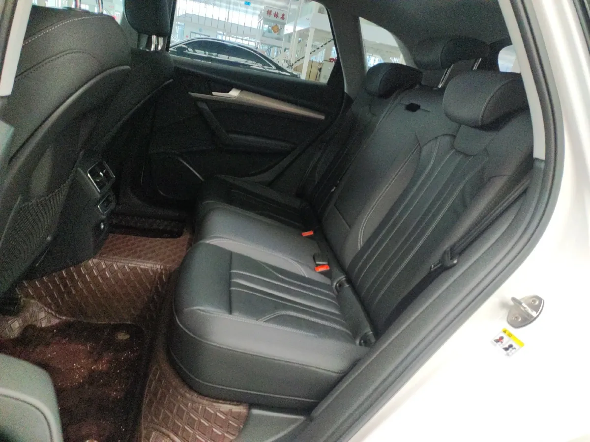 2022 Audi Q5L 2.0T 190HP L4 7DCT,autocango,china used car exporter,china ev exporter,chinese used car exporter,chinese used ev exporter