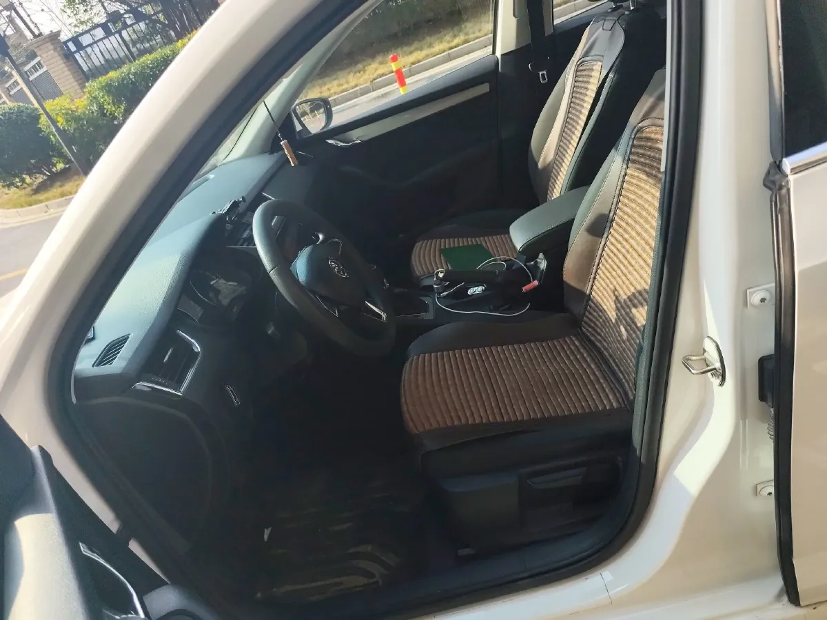 2019 Skoda Octavia 1.5L 116HP L4 6AT,autocango,china used car exporter,china ev exporter,chinese used car exporter,chinese used ev exporter