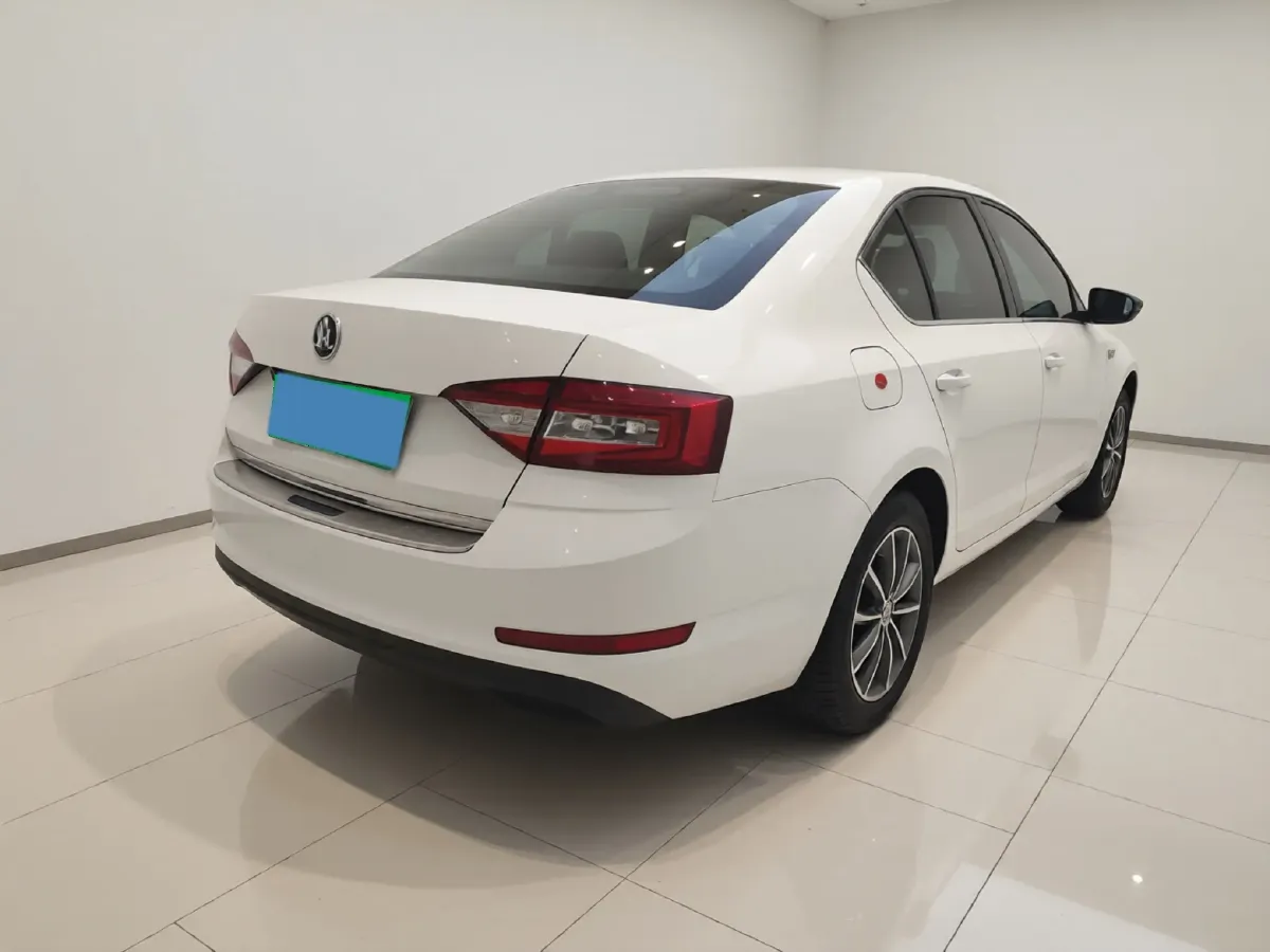 2019 Skoda Octavia 1.5L 116HP L4 6AT,autocango,china used car exporter,china ev exporter,chinese used car exporter,chinese used ev exporter