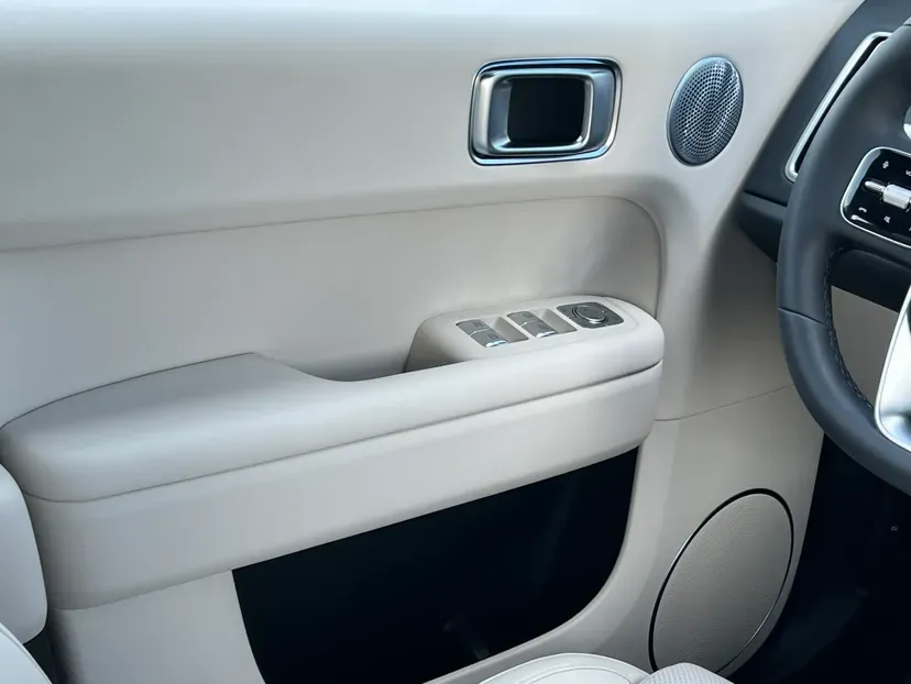 2025 Li L6 Range Extended 154HP L4 REEV,autocango,china used car exporter,china ev exporter,chinese used car exporter,chinese used ev exporter