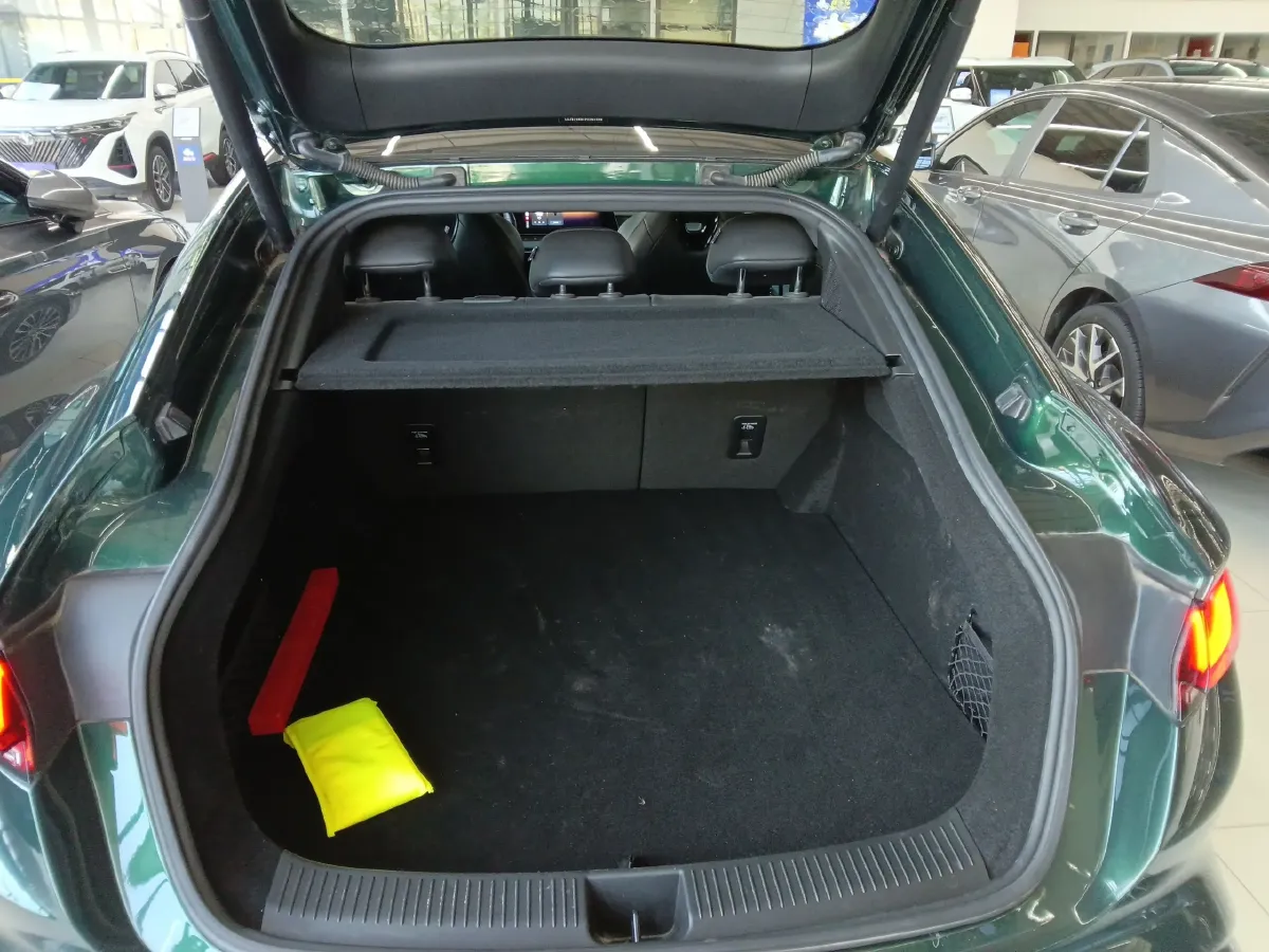 2023 MG 7 2.0T 261HP L4 9AT,autocango,china used car exporter,china ev exporter,chinese used car exporter,chinese used ev exporter