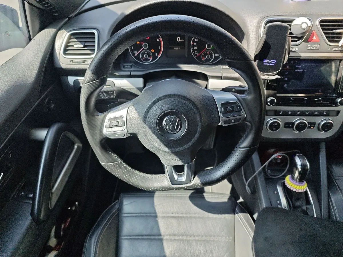 2011 Volkswagen Scirocco 2.0T 211HP L4 6DCT,autocango,china used car exporter,china ev exporter,chinese used car exporter,chinese used ev exporter