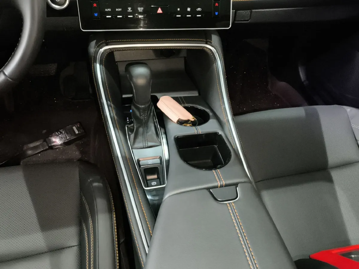 2024 Toyota Avalon 2.0L 152HP L4 E-CVT Hybrid,autocango,china used car exporter,china ev exporter,chinese used car exporter,chinese used ev exporter