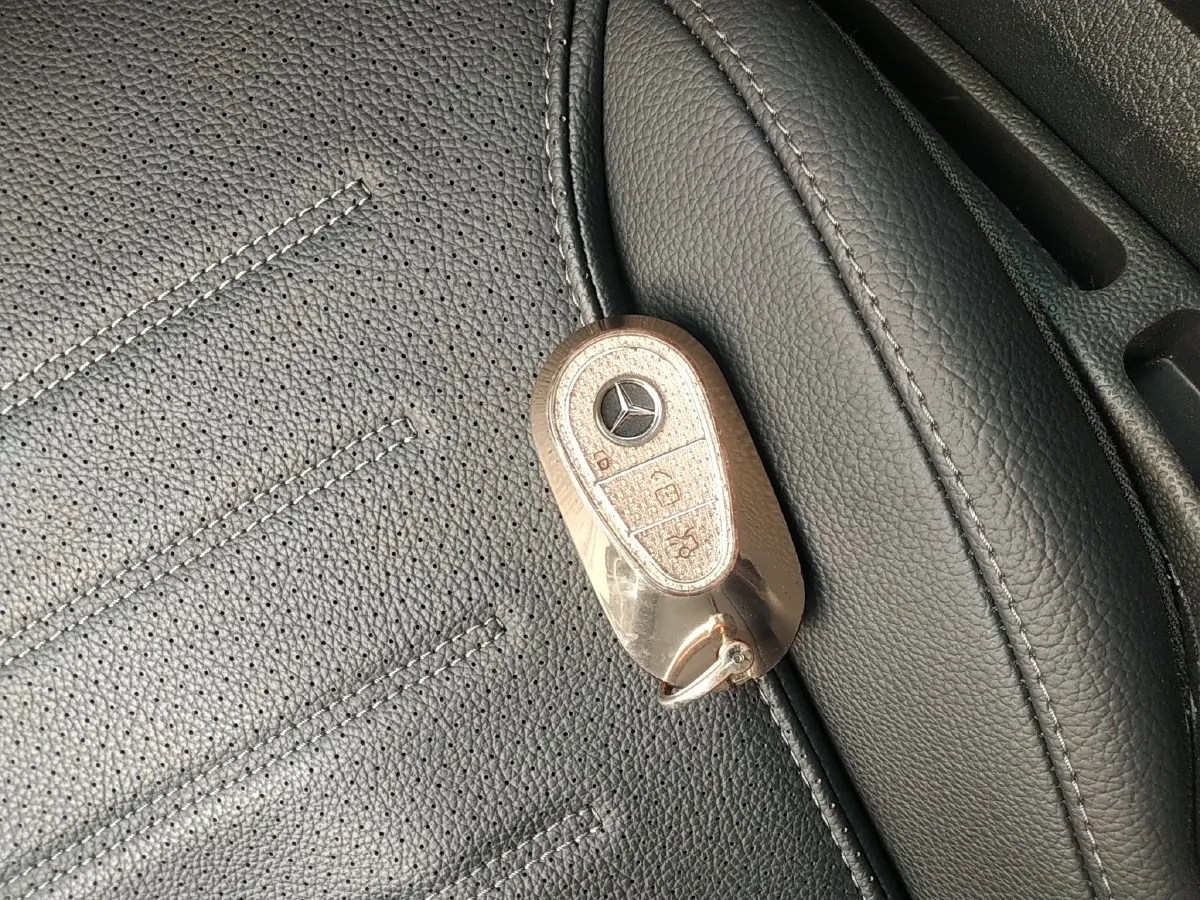 2023 Mercedes-Benz GLC Class 2.0T 204HP L4 9AT,autocango,china used car exporter,china ev exporter,chinese used car exporter,chinese used ev exporter