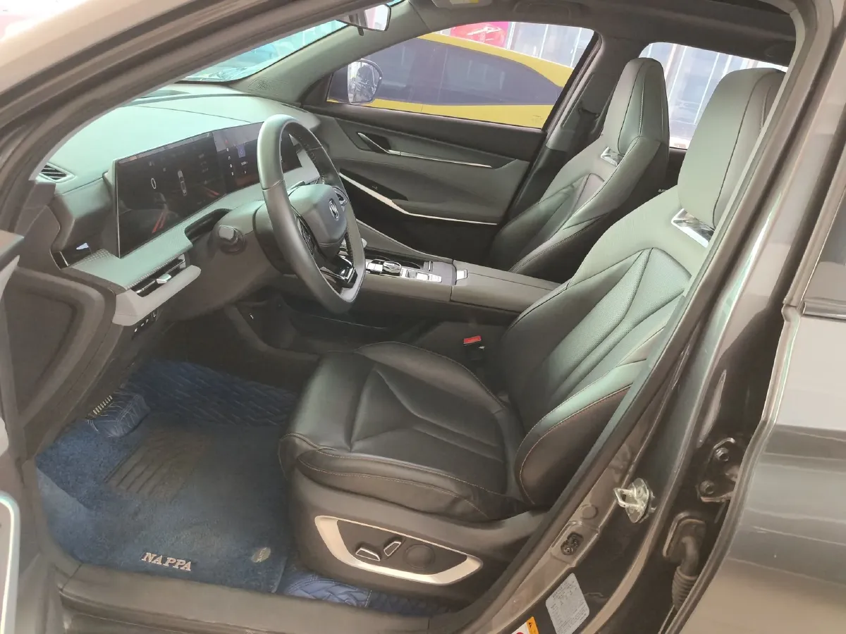 2022 ChangAn CS75 Plus 2.0T 233HP L4 8AT,autocango,china used car exporter,china ev exporter,chinese used car exporter,chinese used ev exporter