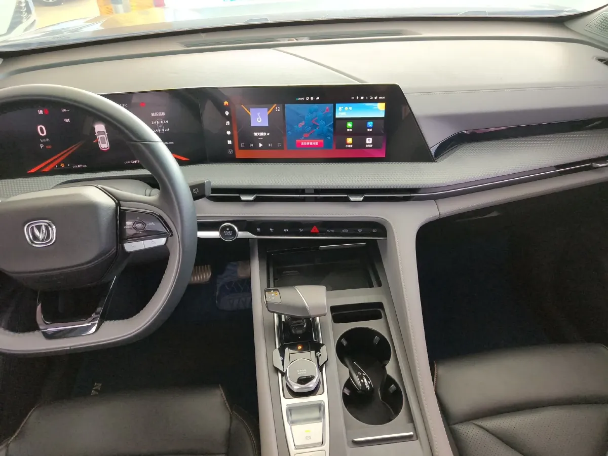 2022 ChangAn CS75 Plus 2.0T 233HP L4 8AT,autocango,china used car exporter,china ev exporter,chinese used car exporter,chinese used ev exporter