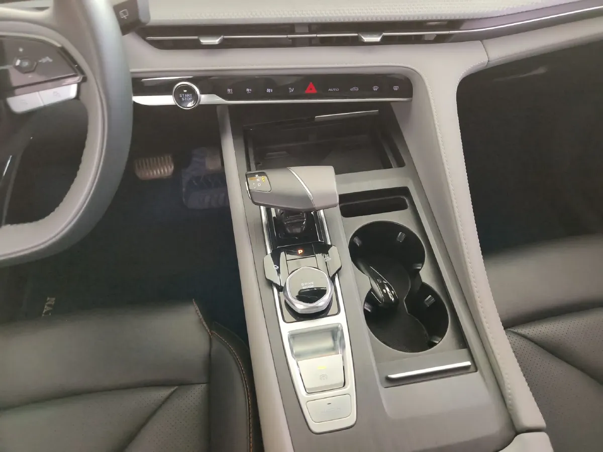 2022 ChangAn CS75 Plus 2.0T 233HP L4 8AT,autocango,china used car exporter,china ev exporter,chinese used car exporter,chinese used ev exporter