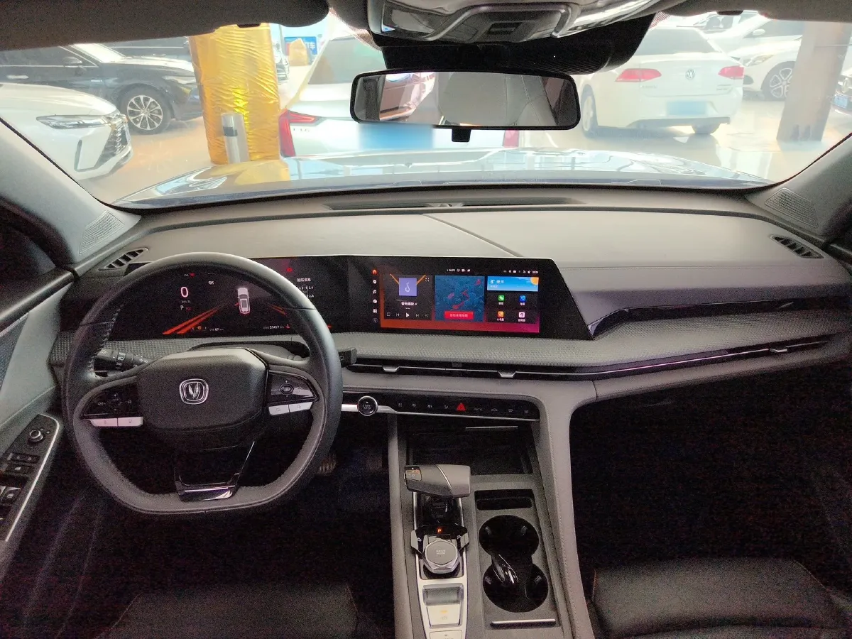 2022 ChangAn CS75 Plus 2.0T 233HP L4 8AT,autocango,china used car exporter,china ev exporter,chinese used car exporter,chinese used ev exporter