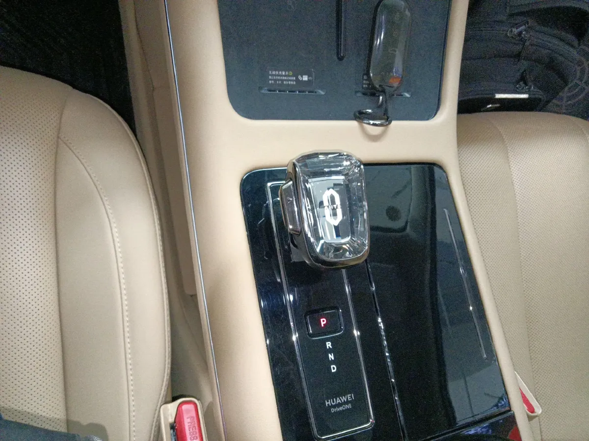 2024 AITO AITO M7 1.5T 152HP L4 REEV 40KWH,autocango,china used car exporter,china ev exporter,chinese used car exporter,chinese used ev exporter