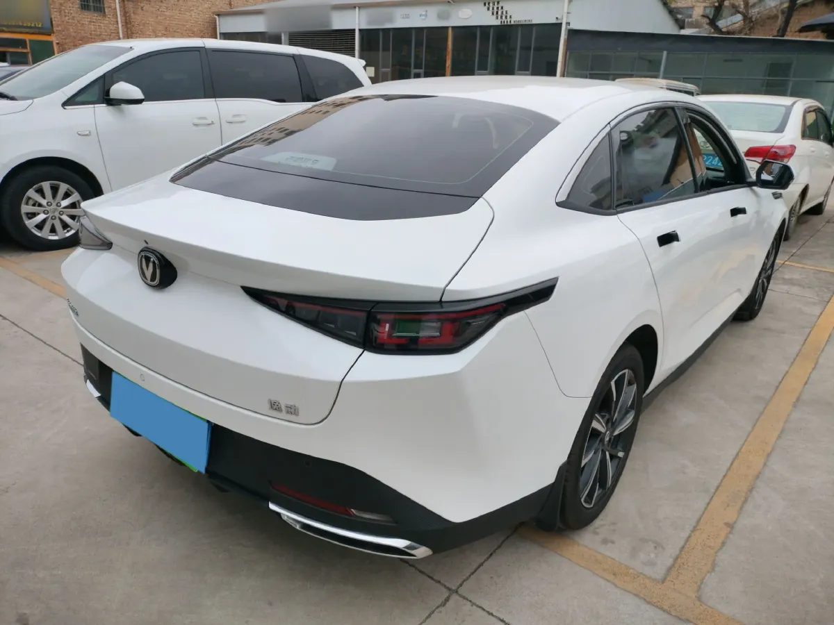 2024 ChangAn Eado 1.5T 170HP L4 7DCT,autocango,china used car exporter,china ev exporter,chinese used car exporter,chinese used ev exporter